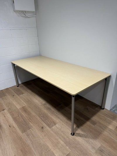 イトーキDEシリーズ 2100ミーティングテーブル 商品画像1