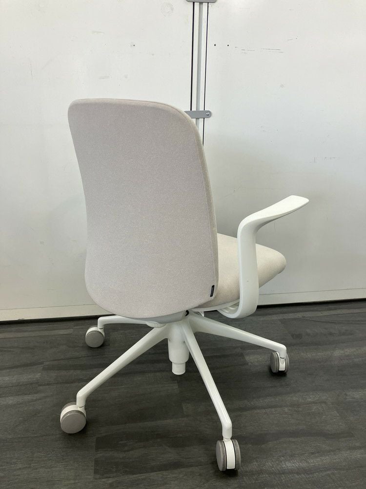 オカムラエントリー（ENTRY）チェア 固定肘付ライブスエントリーチェア 商品画像2