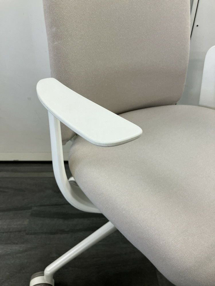 オカムラエントリー（ENTRY）チェア 固定肘付ライブスエントリーチェア 商品画像5