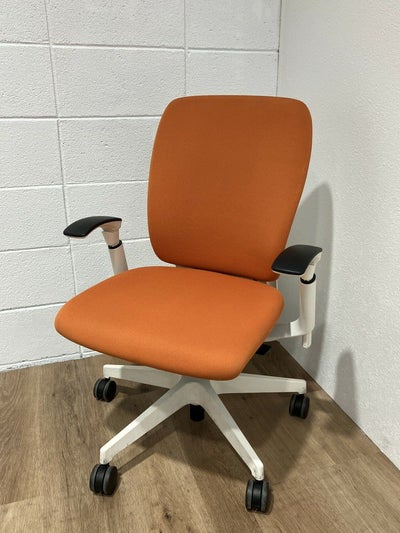 イトーキfulgo(フルゴ)チェア 可動肘付フルゴチェア 商品画像1