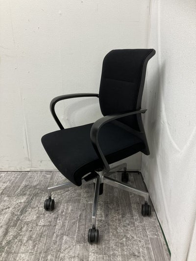 ホウトクKusch+Co 固定肘付ミーティングチェア 商品画像1