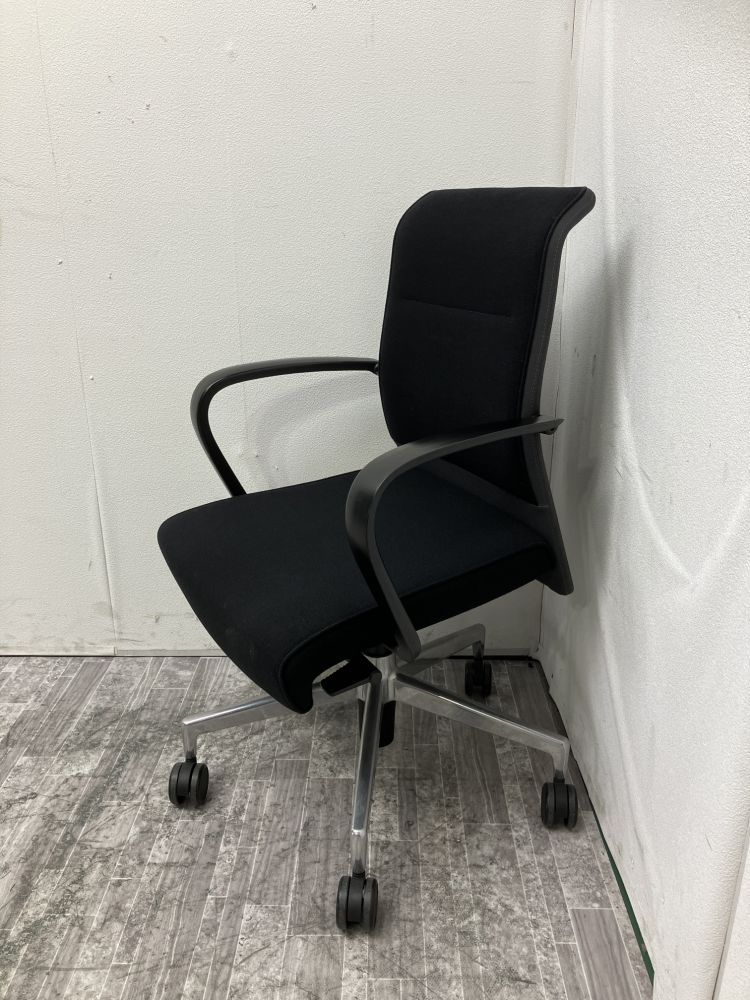 ホウトクKusch+Co 固定肘付ミーティングチェア 商品画像1