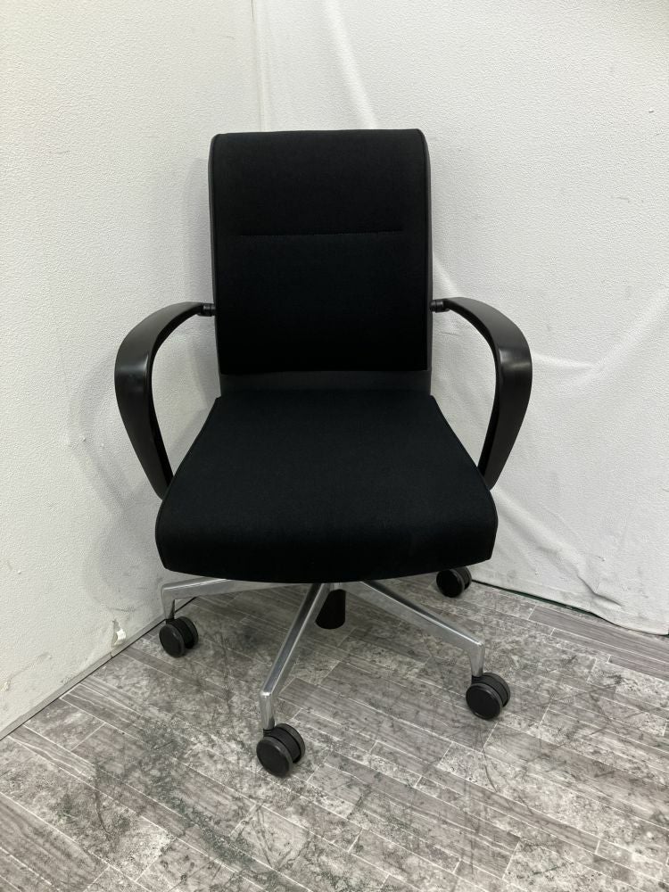 ホウトクKusch+Co 固定肘付ミーティングチェア 商品画像2