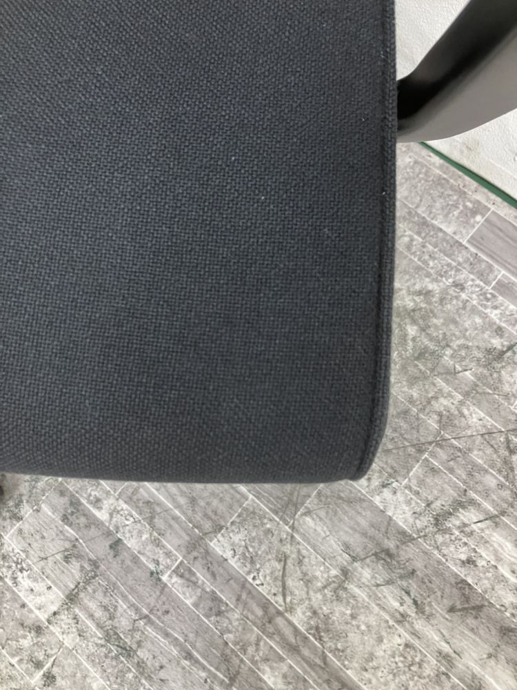 ホウトクKusch+Co 固定肘付ミーティングチェア 商品画像4