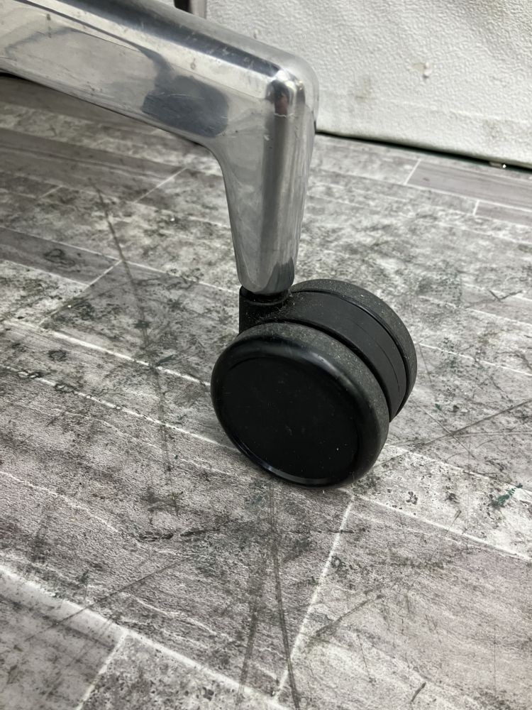 ホウトクKusch+Co 固定肘付ミーティングチェア 商品画像5