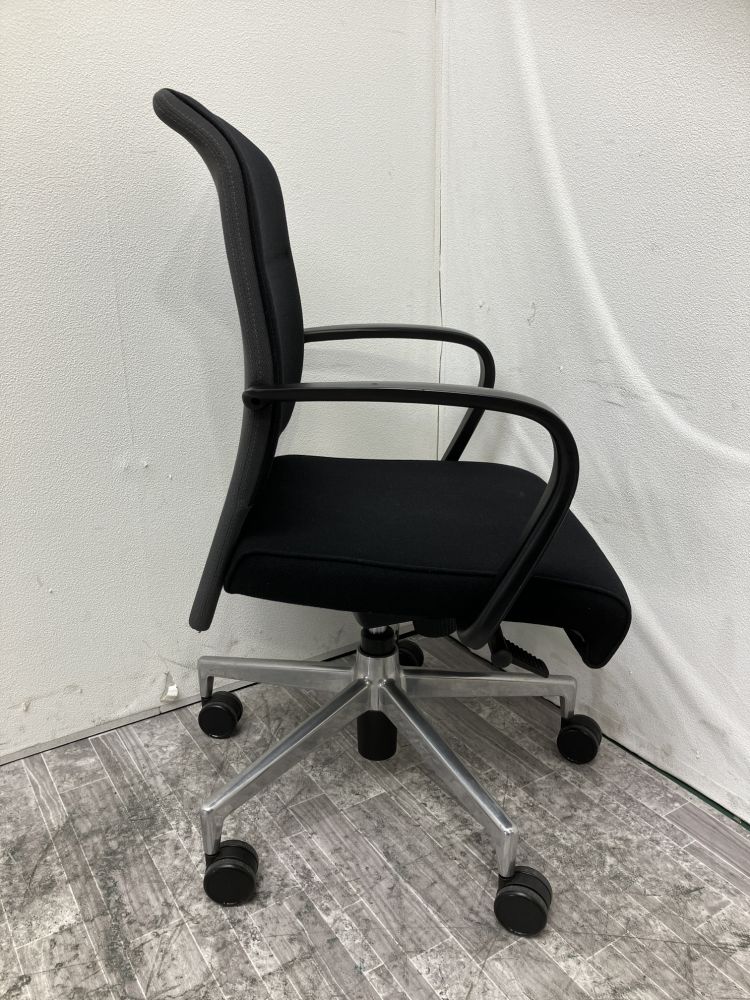 ホウトクKusch+Co 固定肘付ミーティングチェア 商品画像7