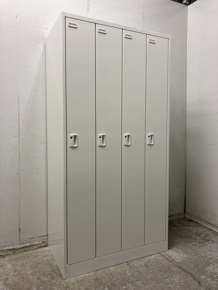 オカムラFZタイプシリーズ 4人用ロッカー 商品画像1