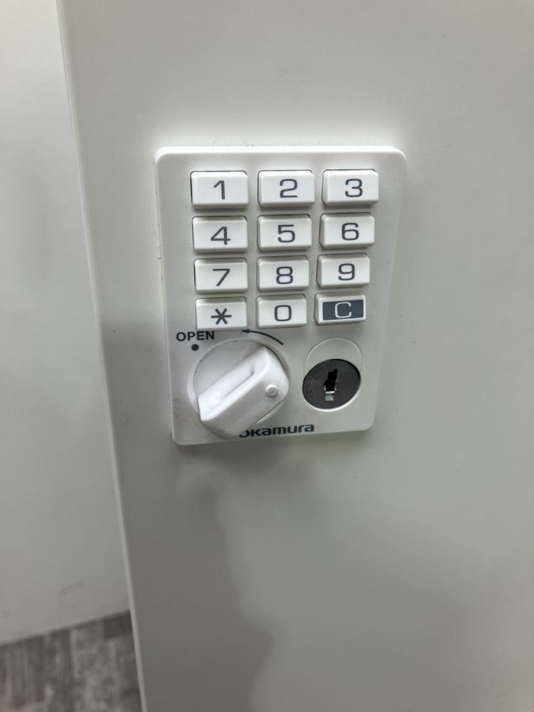 オカムラレクトラインシリーズ プッシュ錠式8人用パーソナルロッカー 商品画像3