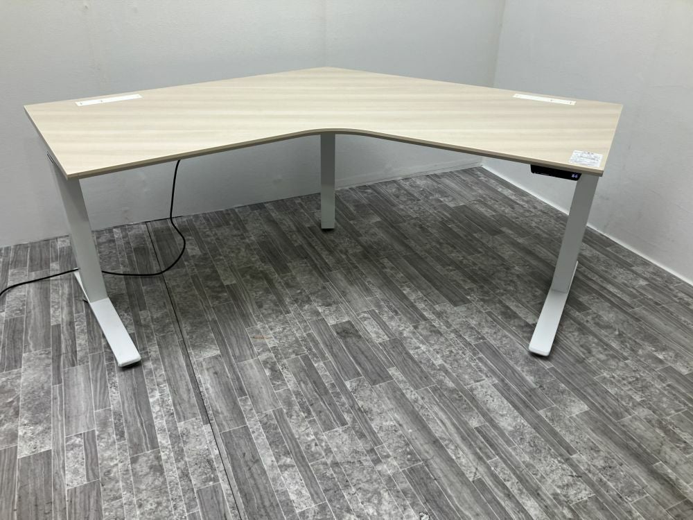 オカムラSwift(スイフト)シリーズ 電動昇降式ブーメランデスク 商品画像1