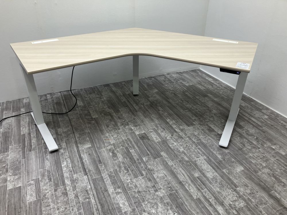 オカムラSwift(スイフト)シリーズ 電動昇降式ブーメランデスク 商品画像1