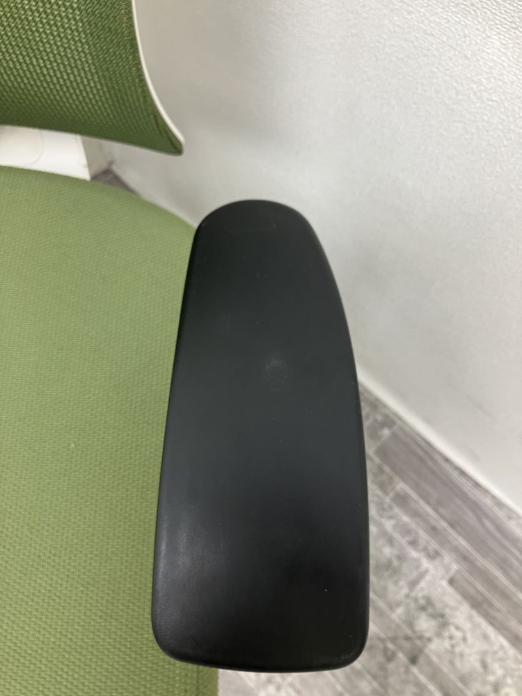 イトーキCeleeo(セレーオ)シリーズ 可動肘付セレーオチェア 商品画像4