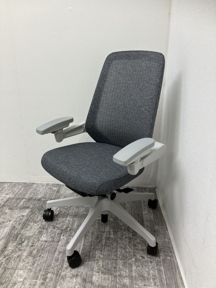 イトーキノート(nort)チェア 可動肘付きノートチェア 商品画像1