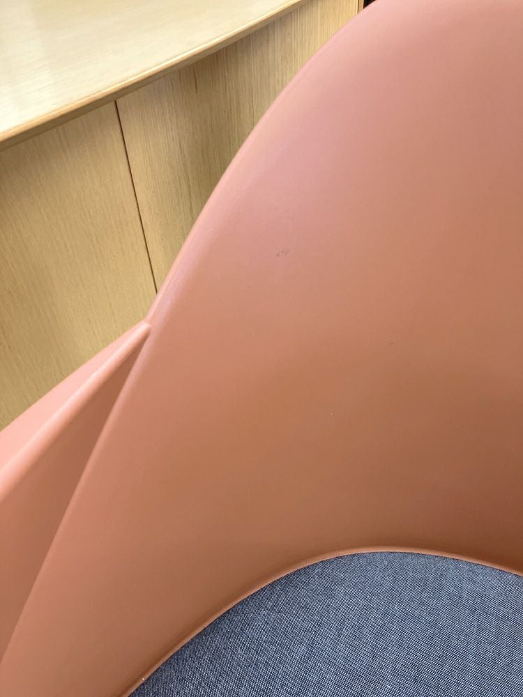 arper（アルペール）メモ台付きチェア 商品画像6