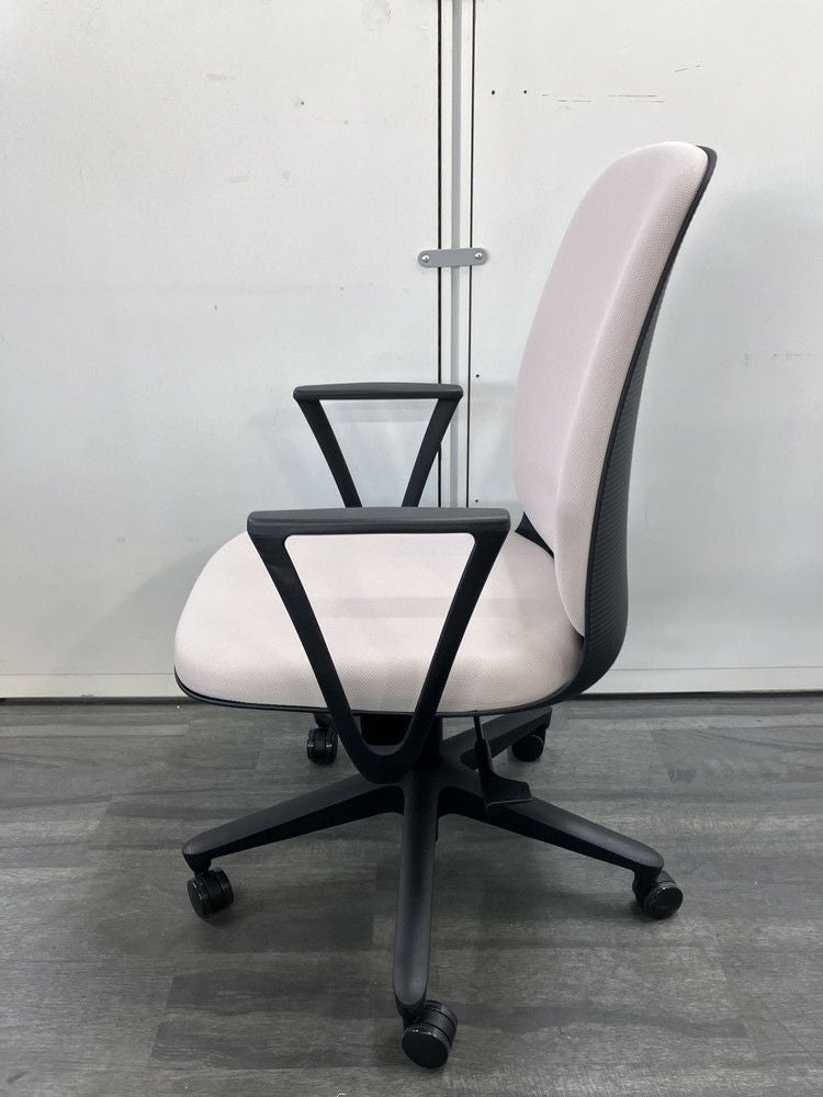 イトーキトルテUシリーズ 固定肘付トルテUチェア 商品画像3