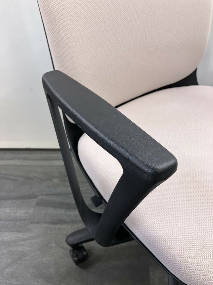 イトーキトルテUシリーズ 固定肘付トルテUチェア 商品画像10