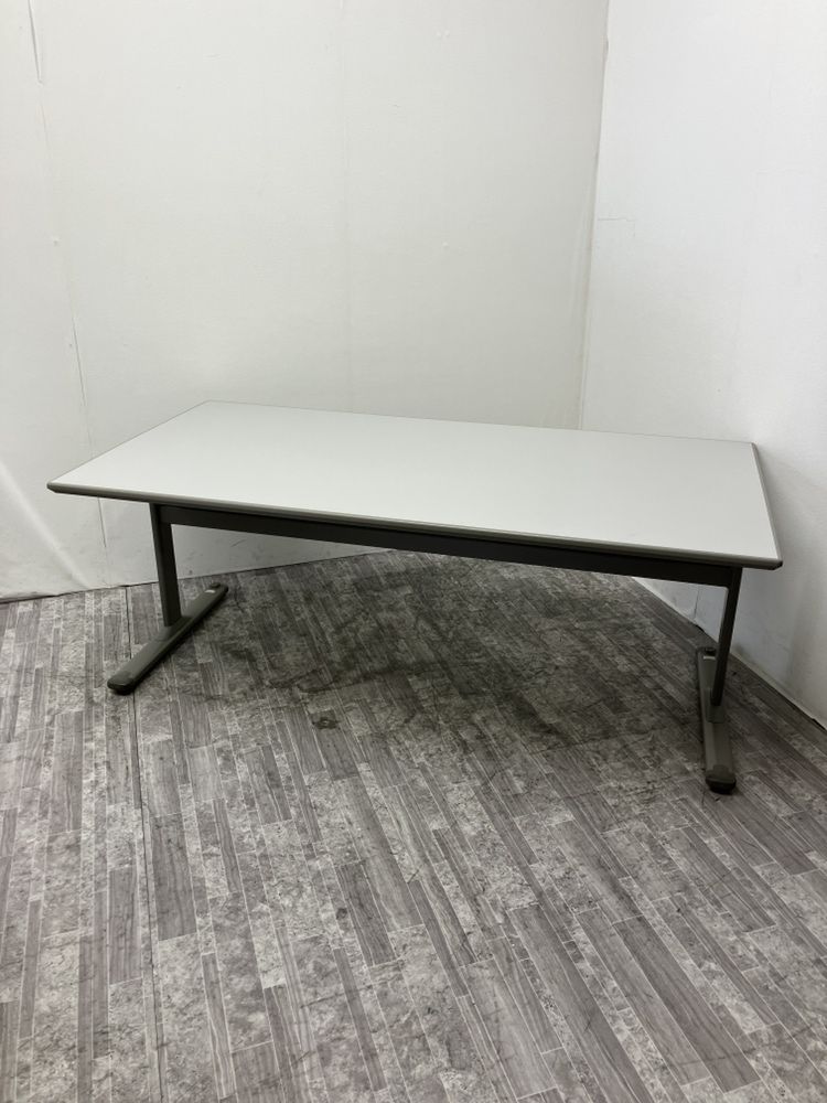 オカムラ1800サイドスタックテーブル 商品画像1
