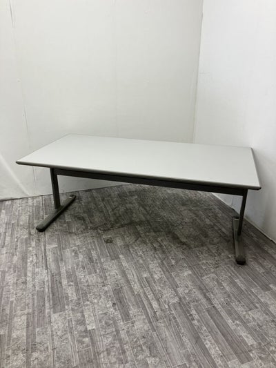 オカムラ1800サイドスタックテーブル 商品画像1