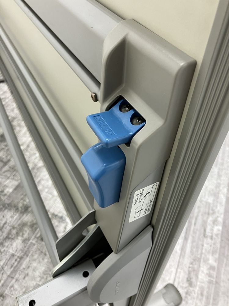 オカムラ1800サイドスタックテーブル 商品画像4