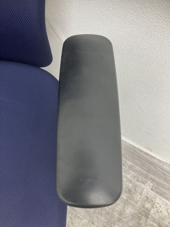 オカムラCarrozza(カロッツァ)チェア 可動肘付カロッツァチェア 商品画像4