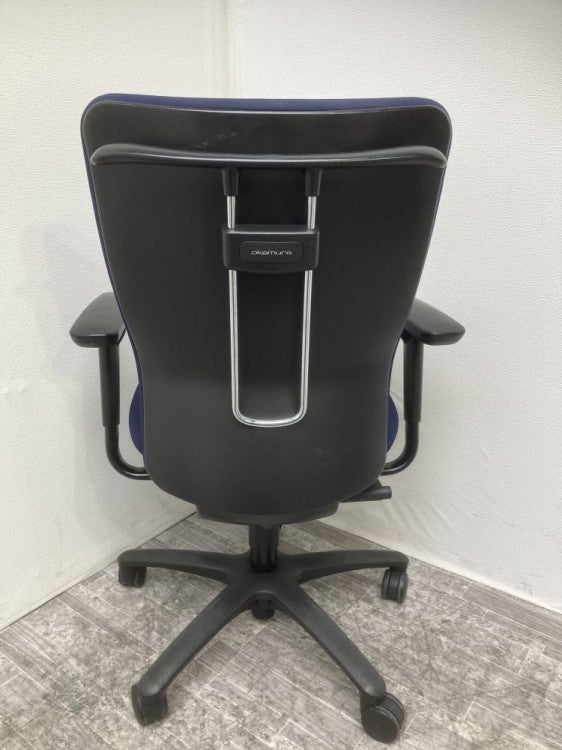 オカムラCarrozza(カロッツァ)チェア 可動肘付カロッツァチェア 商品画像8