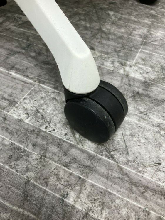 オカムラSylphy(シルフィー)チェア 可動肘付シルフィーチェア 商品画像6