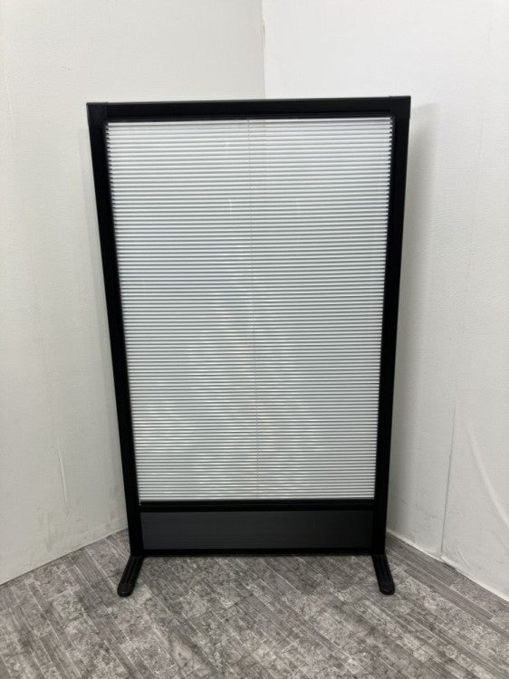 ブラインド内蔵型自立パーテーション 商品画像1