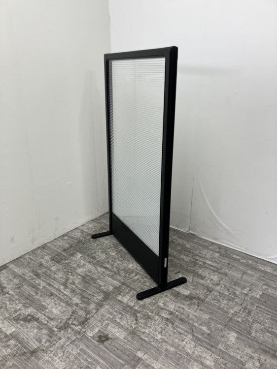 ブラインド内蔵型自立パーテーション 商品画像3