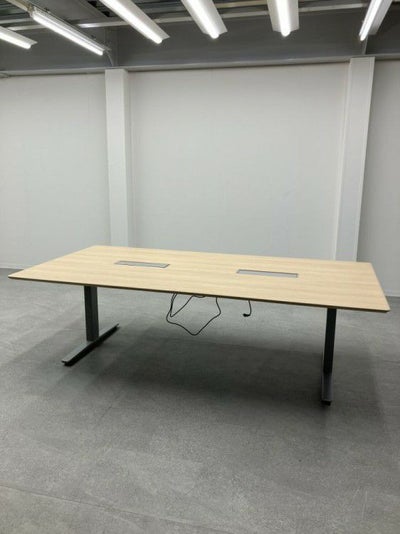 オカムラSwift(スイフト)シリーズ 電動昇降式2400ミーティングテーブル 商品画像1