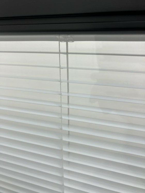 ブラインド内臓型自立パーティション 商品画像10