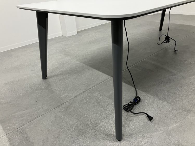 オカムラLives Meeting Table(ライブス ミーティングテーブル)シリーズ 2400ミーティングテーブル 商品画像3