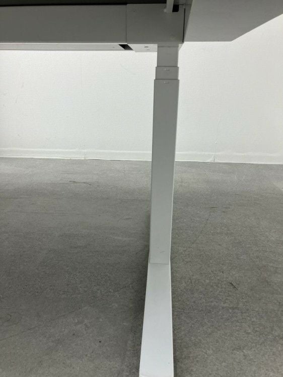 オカムラSwift(スイフト)シリーズ 電動昇降式2400ミーティングテーブル 商品画像7