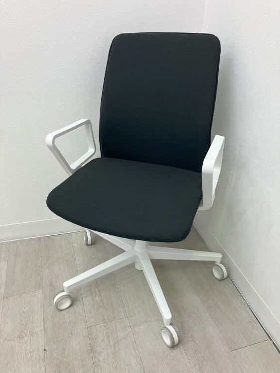 コクヨファブレ(FABRE) シリーズ 固定肘付ファブレチェア 商品画像1