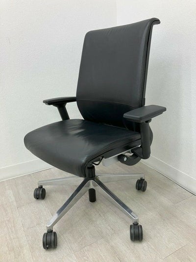 スチールケースシンク（Think）チェア 可動肘付シンクチェア 商品画像1