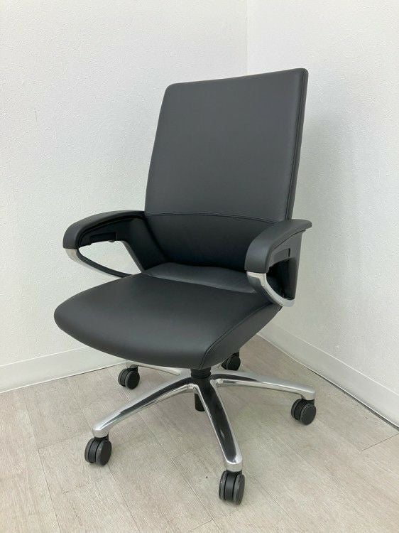 コクヨマネージメントチェア フィロソフィーシリーズ 固定肘付フィロソフィーチェア 商品画像1