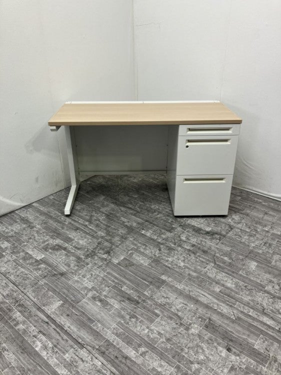 オカムラADVANCE（アドバンス）シリーズ 1200片袖デスク 商品画像1