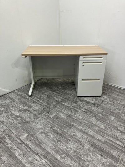 オカムラADVANCE（アドバンス）シリーズ 1200片袖デスク 商品画像1