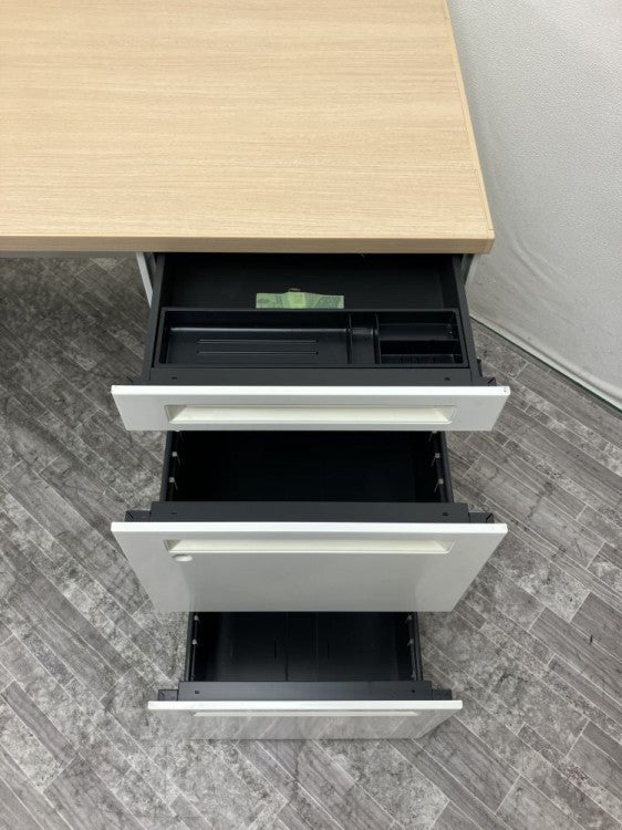 オカムラADVANCE（アドバンス）シリーズ 1200片袖デスク 商品画像3