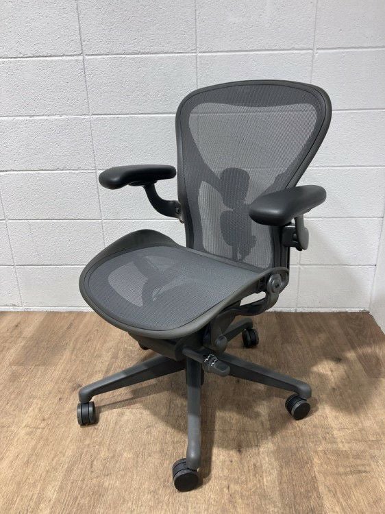 HermanMiller（ハーマンミラー）アーロンチェア 可動肘付アーロンチェア 商品画像1