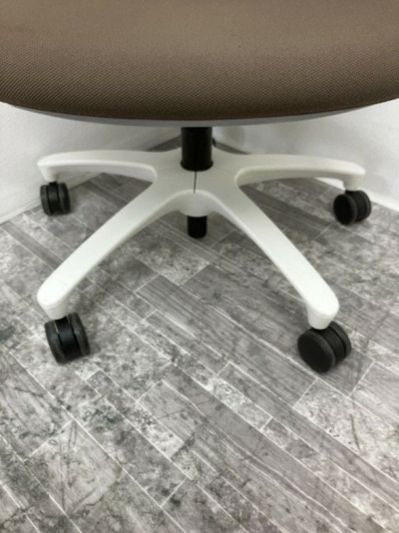 イトーキMOVU(モーブ)シリーズ 固定肘付モーブチェア 商品画像7