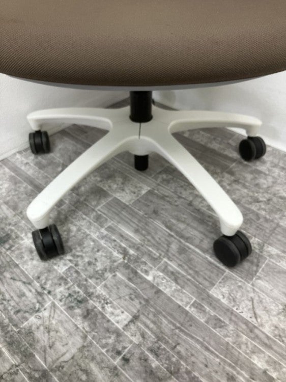 イトーキMOVU(モーブ)シリーズ 固定肘付モーブチェア 商品画像7