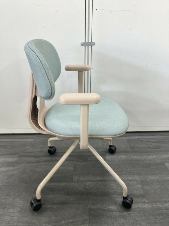 ウチダ（内田洋行）アプテアシリーズ 固定肘付アプテアチェア 商品画像5