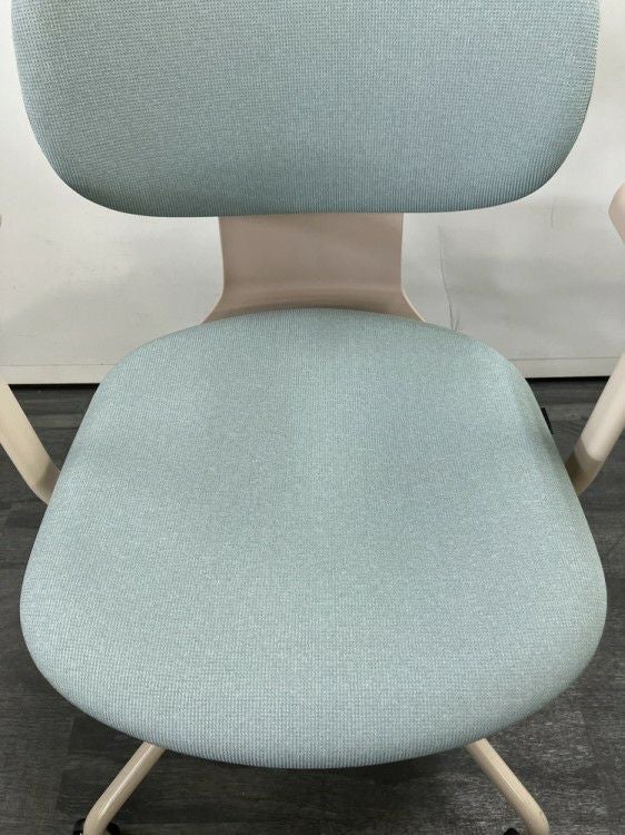 ウチダ（内田洋行）アプテアシリーズ 固定肘付アプテアチェア 商品画像11