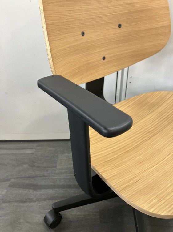 ウチダ（内田洋行）MUシリーズ 固定肘付MUチェア 商品画像6