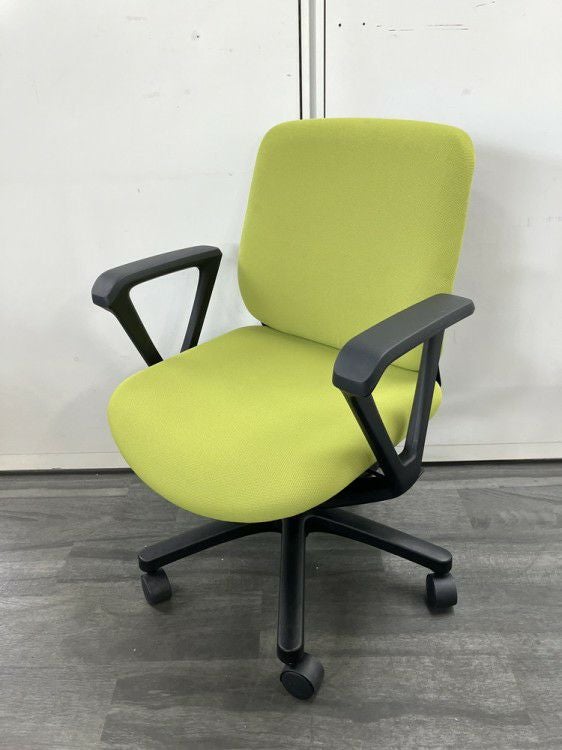 イトーキtorteR(トルテR)チェア 固定肘付トルテRチェア 商品画像1