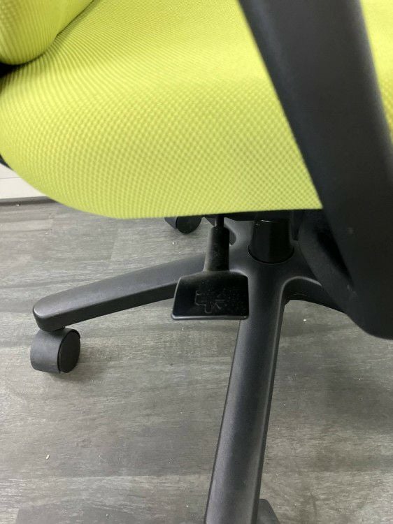 イトーキtorteR(トルテR)チェア 固定肘付トルテRチェア 商品画像6