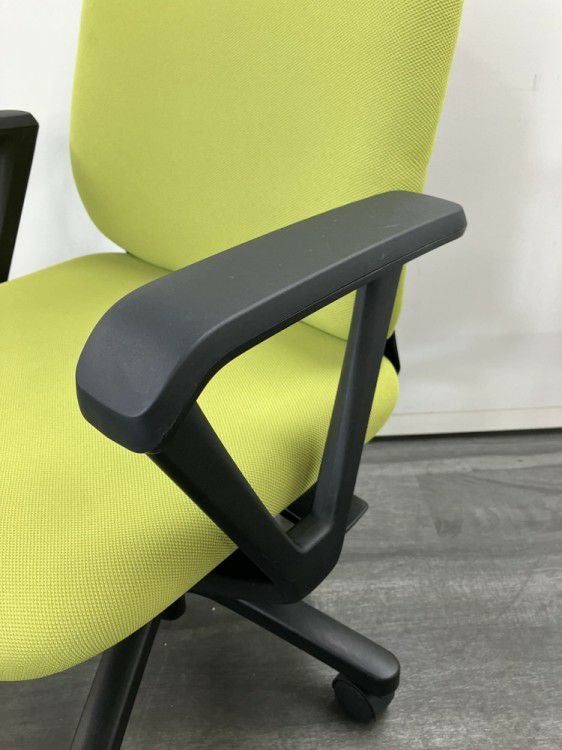 イトーキtorteR(トルテR)チェア 固定肘付トルテRチェア 商品画像11