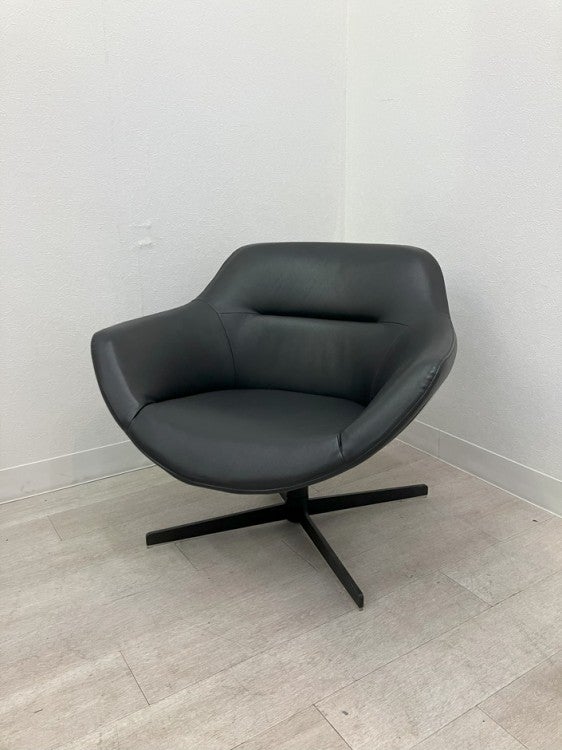 Cassinaオークランドスウィベルチェア ラウンジチェア 商品画像1