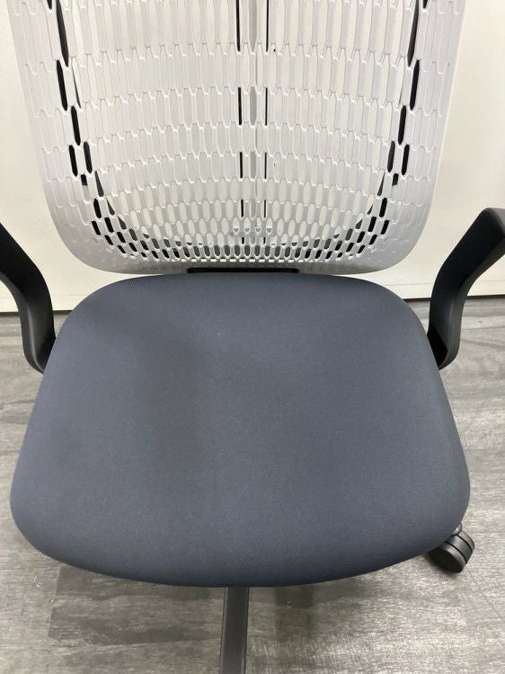 ウチダ（内田洋行）AJ2シリーズ 固定肘付AJ2チェア 商品画像14