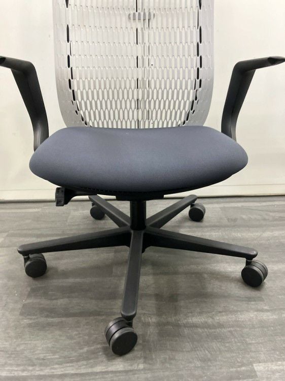 ウチダ（内田洋行）AJ2シリーズ 固定肘付AJ2チェア 商品画像15