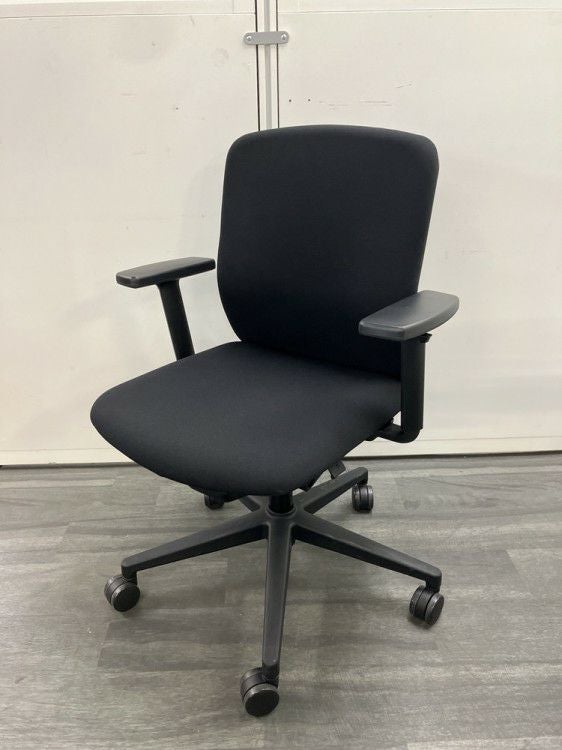 ウチダ（内田洋行）KRENE（クレネ）チェア 可動肘付クレネチェア 商品画像1